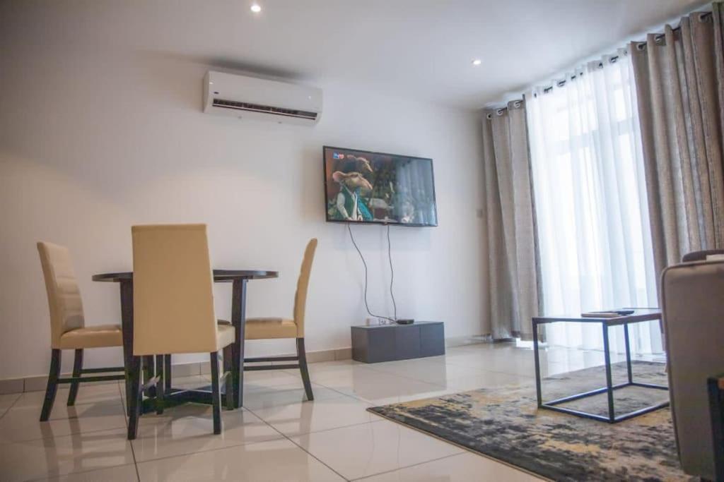 Sunshine Large 1Bed + Big Balcony @Embassy Gardens Apartamento Acra Exterior foto