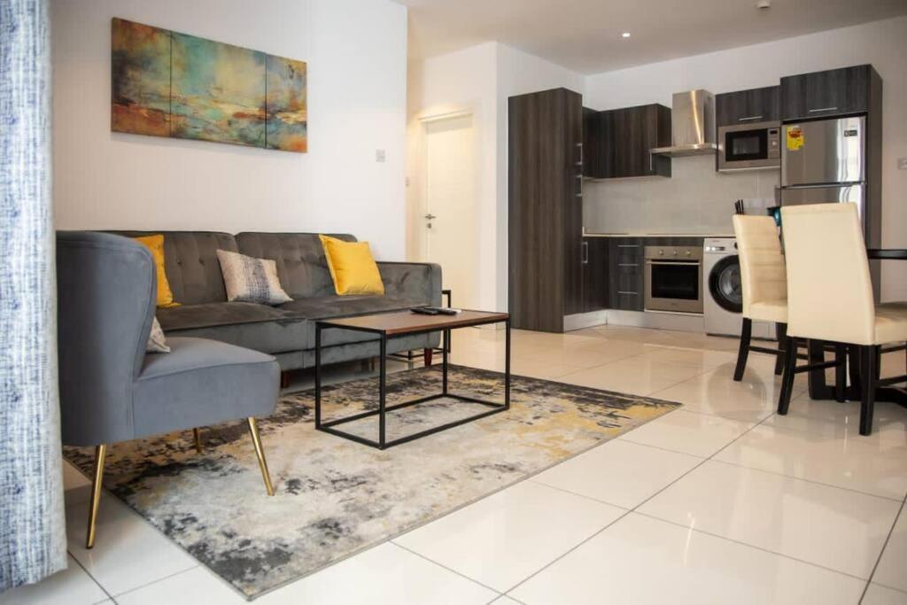 Sunshine Large 1Bed + Big Balcony @Embassy Gardens Apartamento Acra Exterior foto